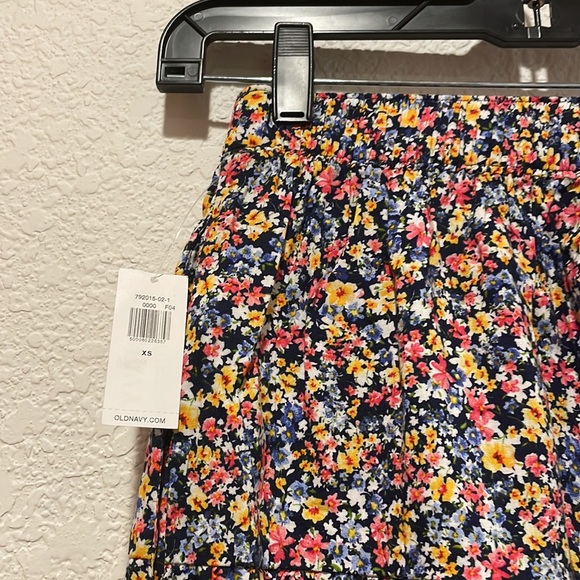nwt Old navy floral tiered skirt. - Picture 4 of 4